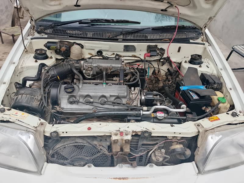 گاڑی اچھی کنڈیشن میں ھے کا نمبر سیالکوٹ کا ھے بک فایل جینوئن ھے 15