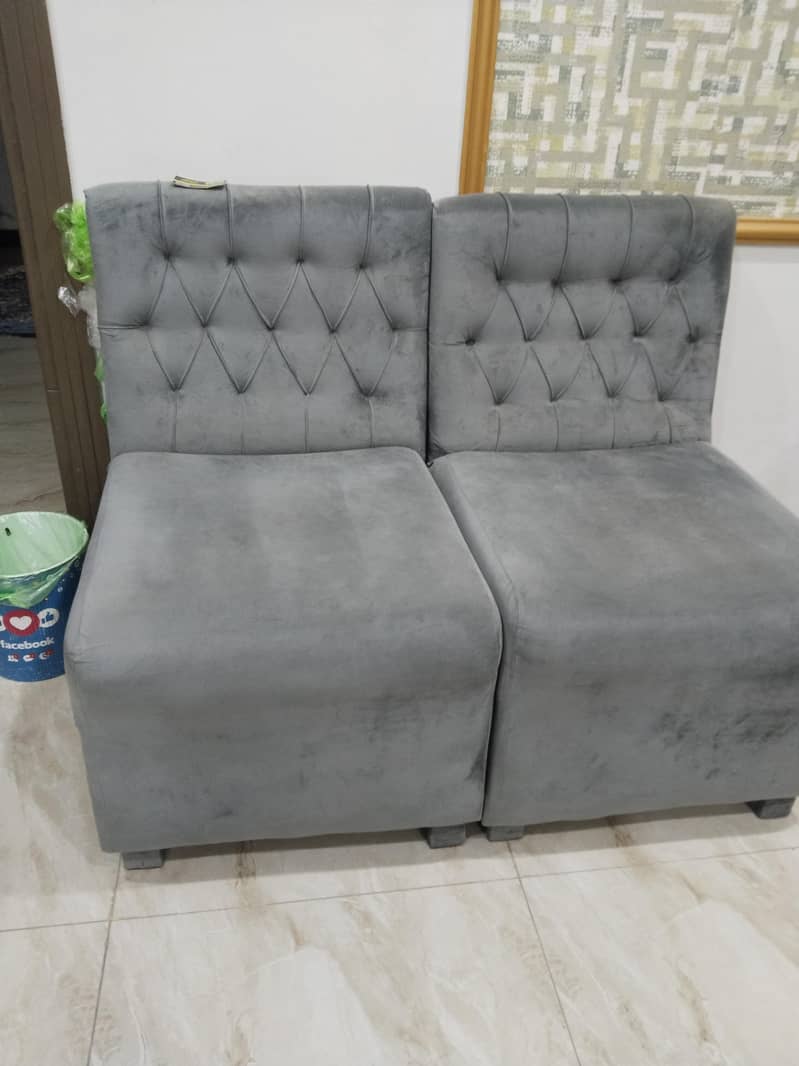 2 single sofa 0