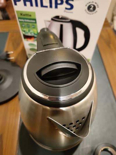 I m selling Philip Stainless Steel Electric Kettle 2.0L with delivery