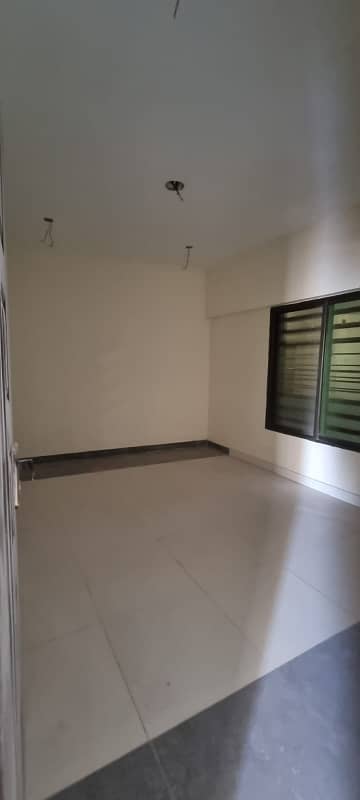Flat Sized 1000 Square Feet Available In Gulshan-E-Iqbal - Block 10
