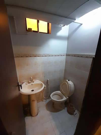 p and t colony near from clifton 200 yerds 4 rooms 3 bath for office use