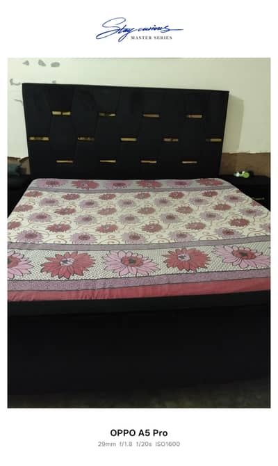 Bed with side tables Mobil number 03000400768 interstate person call