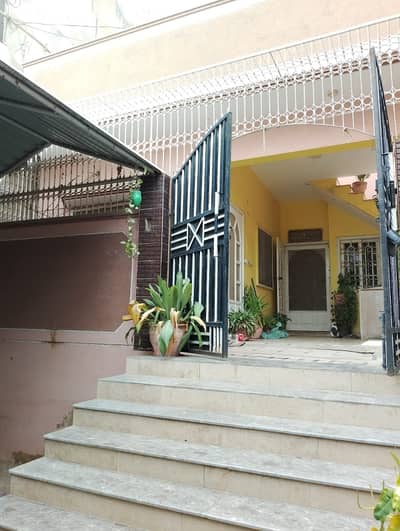 House west open extra land Excellent condition 160 feet main road facing Kda lease North karachi sector 8