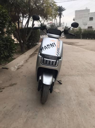 super star ev icon model 2024