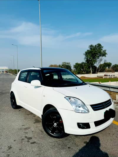 Suzuki Swift DLX 1.3 white colour