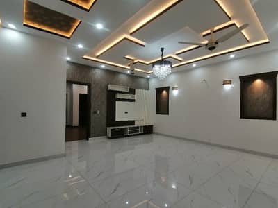 A Prime Location Upper Portion Of 20 Marla In Izmir Town