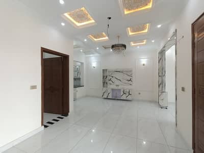 Prime Location Union Livings House Sized 5 Marla