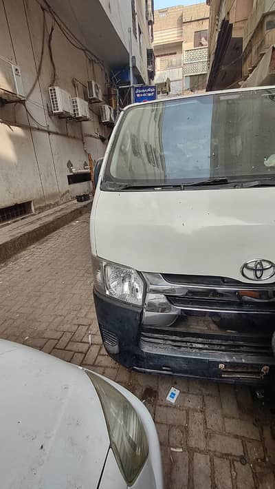 TOYOTA HIACE 200  08/13 KHI. . Lady driven vehicle. . .