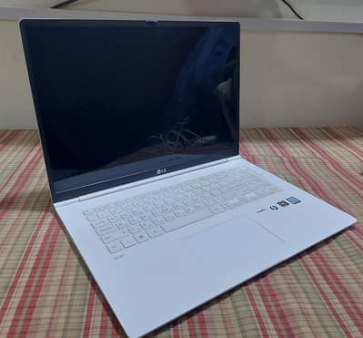 LG Gram 17-inch, Ultra Slim & Lightweight, i7, 256GB SSD, Like New