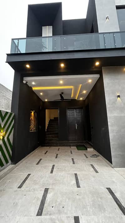 **10 Marla Luxury House For Sale In Park View City, Lahore. **