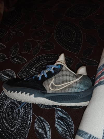 Kyries basketball shoes