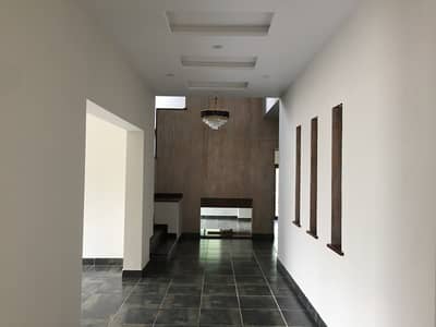 16 MARLA BEAUTIFUL BUNGALOW AVAILABLE FOR RENT AT VERY HOT LOCATION