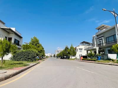 10Marla ideal location solid land plot with margalla facing view