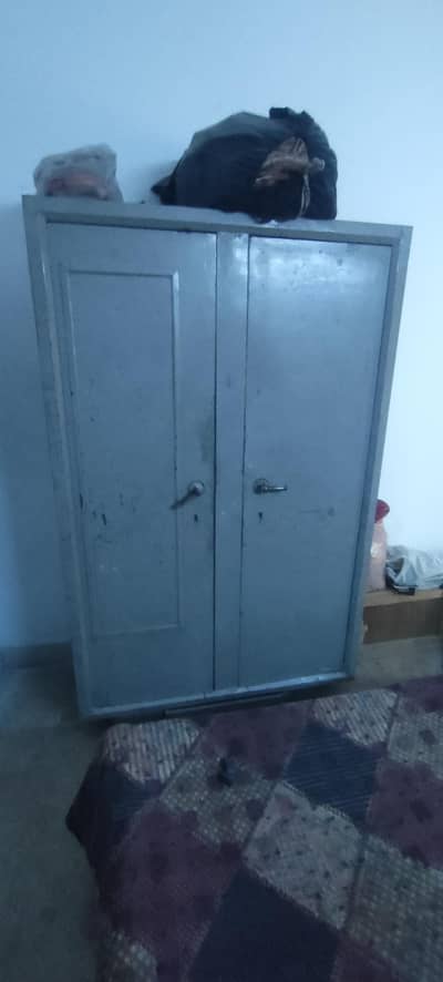 لوہے کی الماری