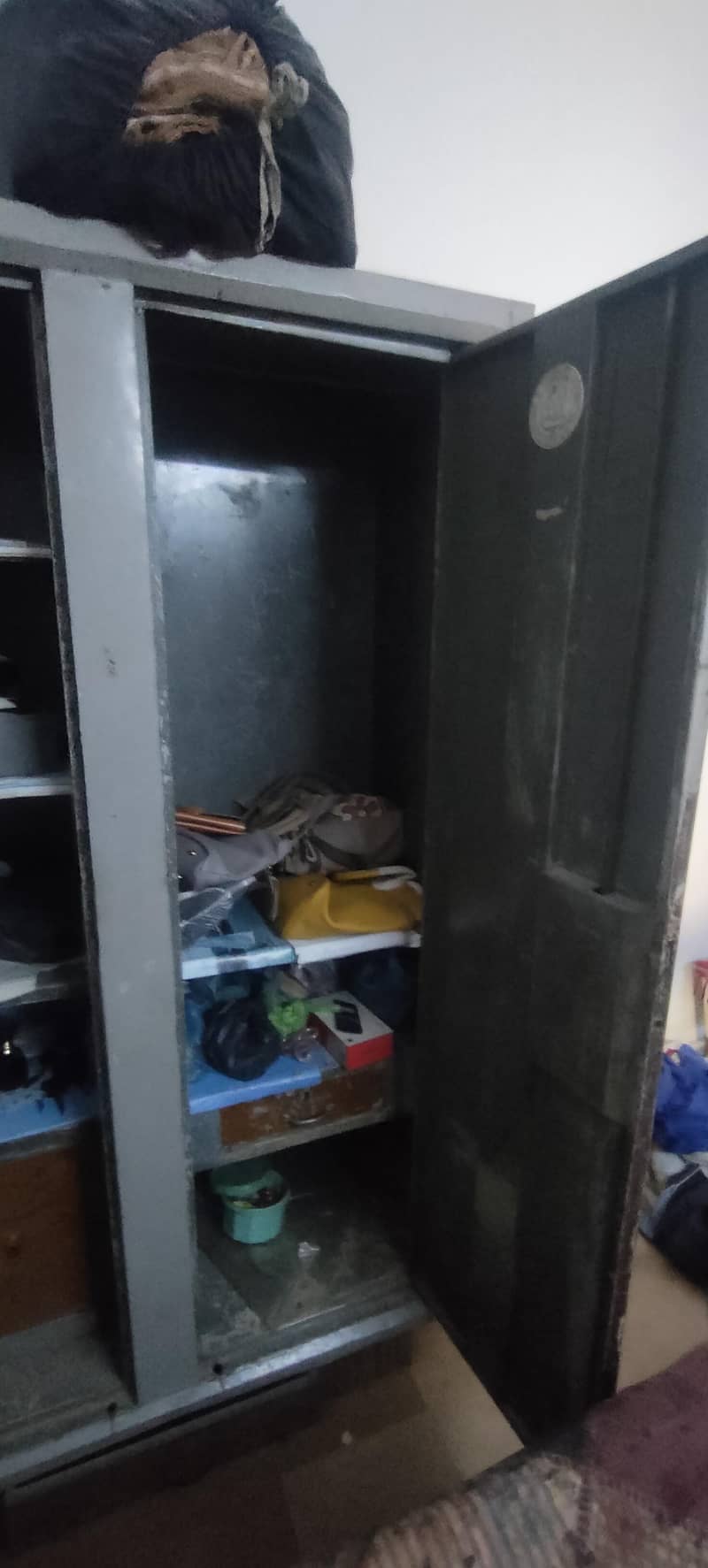 لوہے کی الماری 3