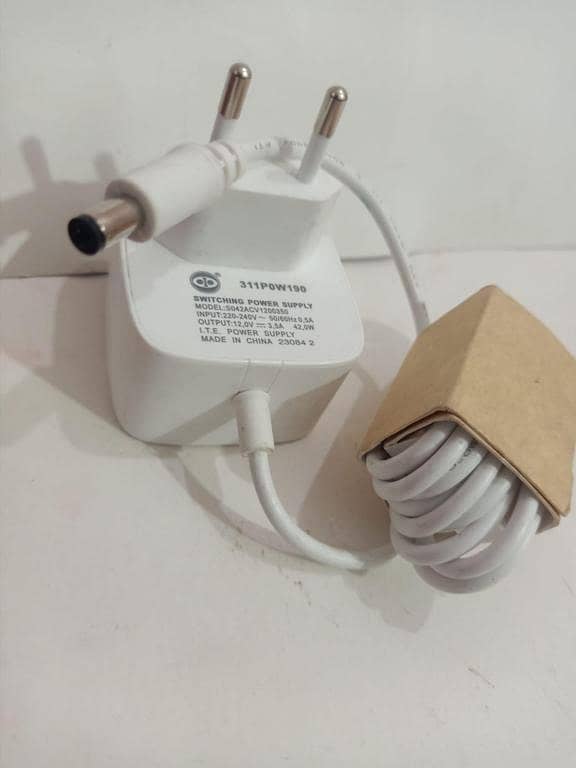 Battery CCTV Smart Wifi Camera - Home Security Camera and Charger - Model S042ACV1200350