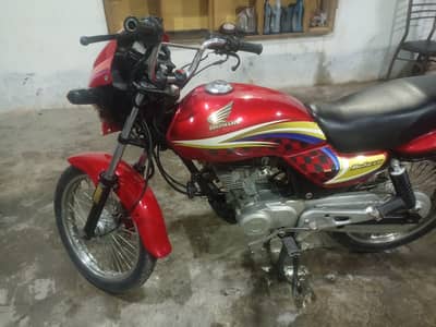 HONDA DELUXE 125 FOR SELL ONLY SERIOUS PEOPLE CONTACT