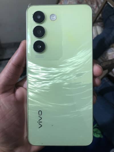 Vivo y100