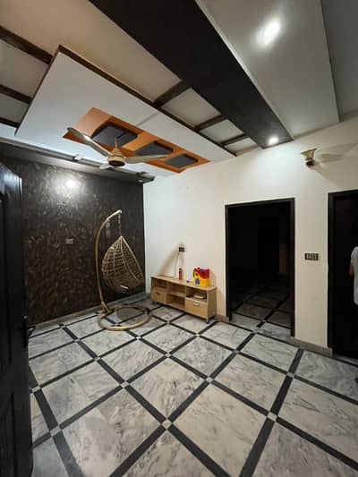 5 MATRLA LOWER PORTION IN NASHMAN IQBAL PHASE 2 WITH GAS NEAR COLLAGE ROAD LAHORE