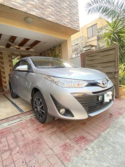 Toyota yaris ativ X 1.5 full option 2021