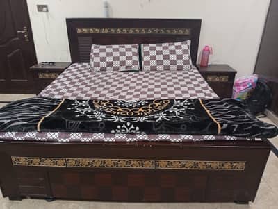 Bed with 2 side tables and dressing table