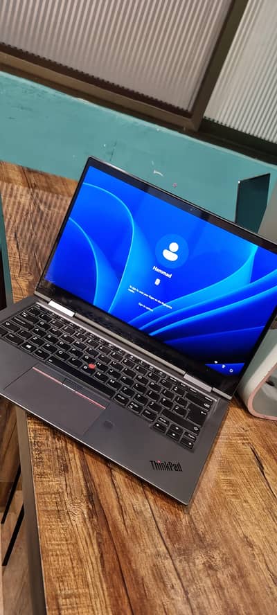 Lenovo X1 yoga 16 gb ram 256 SSD 360 Convertable