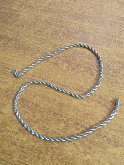 Girls Chain:Cost Price 1500 But Sell Price 999.