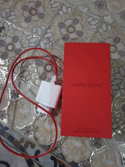 One plus 10pro non pta  with box charger
