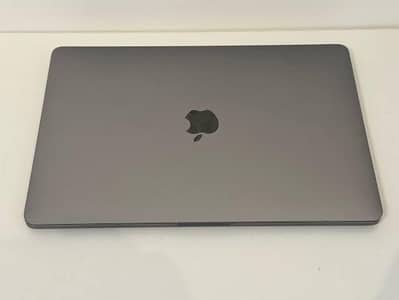 MacBook pro 13.3 inch touch bar i7