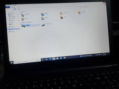 thoshiba satalait slim 15:6HD display Black edition with original chgr