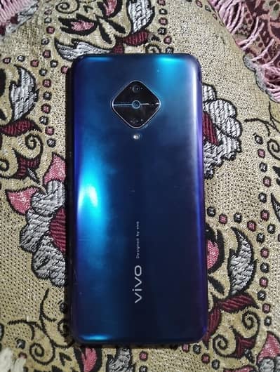 vivo ka mobile hai 10 by 8 condition hai box bhi Sath hai