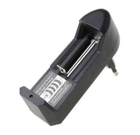 Universal Portable Lithium Cell Charger – Multifunctional Single-Slot Charging Device