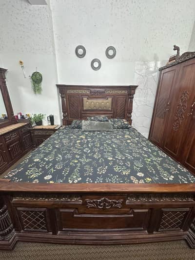 Urgently sale Bed, Sides & Dressing.