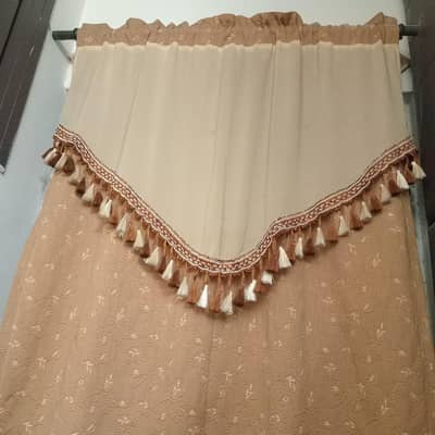 curtain with plamat frill