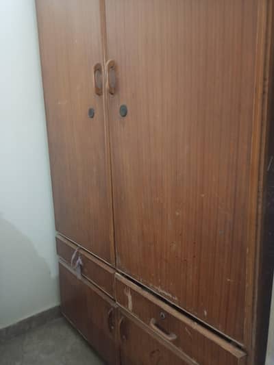 wardrobe used