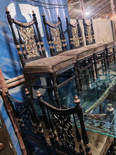 8 chair wali dinning table with sheesha ha  10/10 condition ha