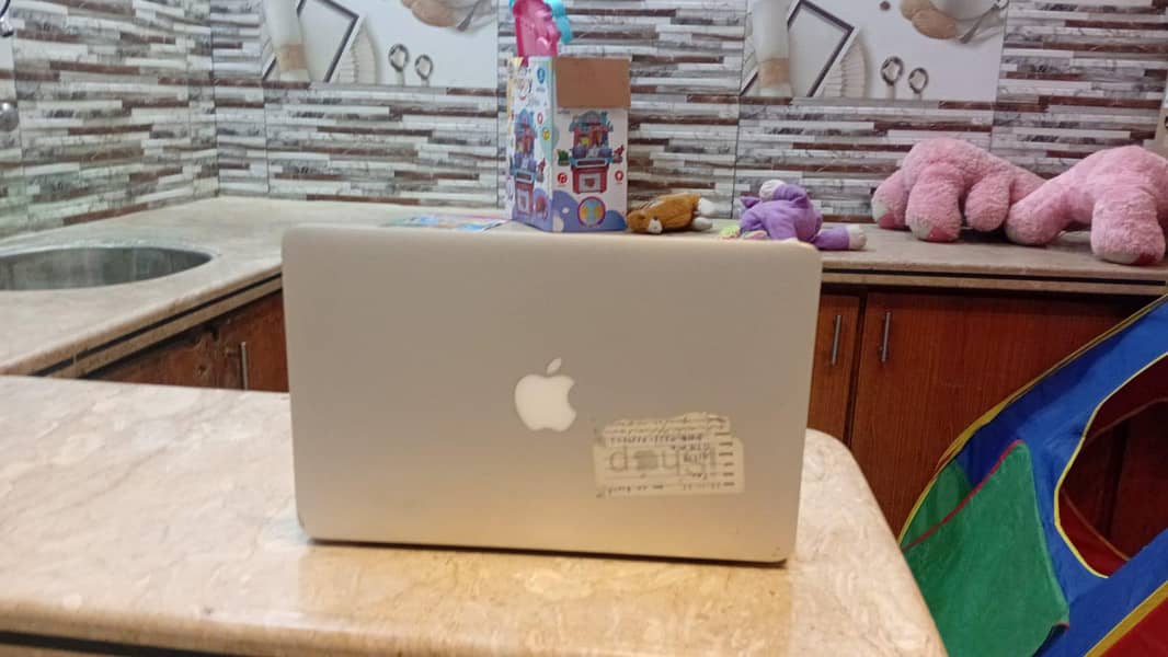 Apple MacBook 0