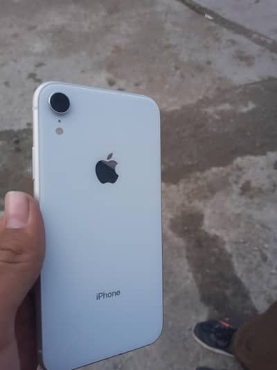 iphone xr 10 by 10 neet and clean condition WhatsApp:03170921219