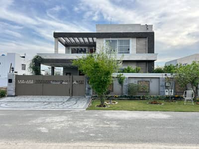 1 Kanal Park-Facing House For Sale Near Main Boulevard Slightly Used