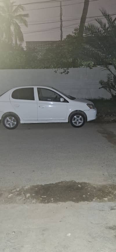 Toyota Platz 2003