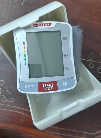 BP Monitor wrist  for sale very less price