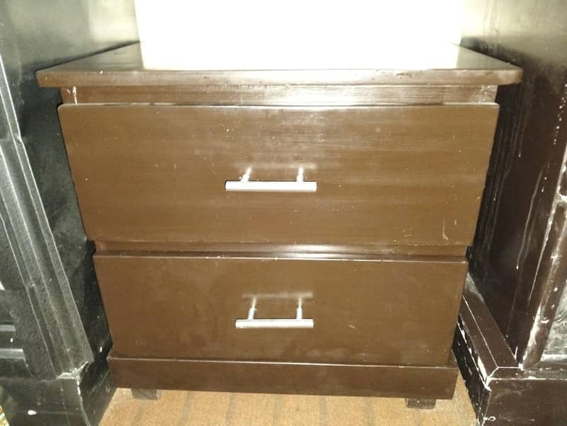 2 side tables 4
