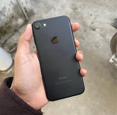 I phone 7 128gb PTA approved waterpack health 77 10by10 jazak Allah