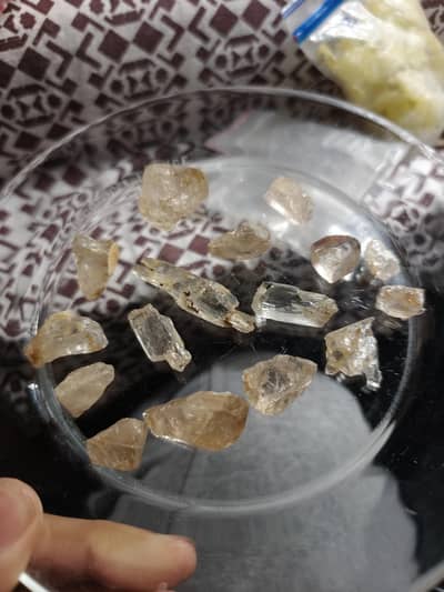 cutlang topas rough  gemstone