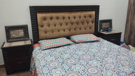 Golden Coushin Double Bed