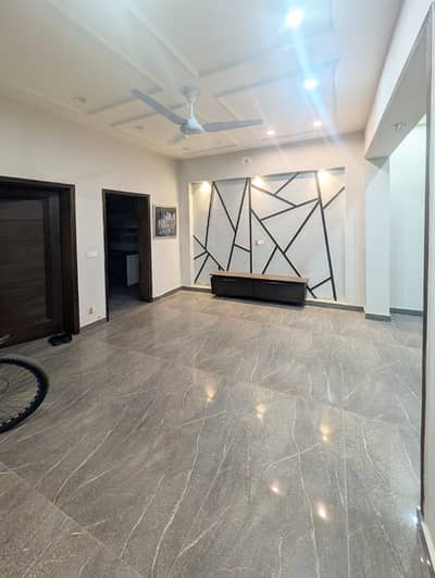 5 Marla Slightly Used M7b House For Sale on Prime Location in Lake City