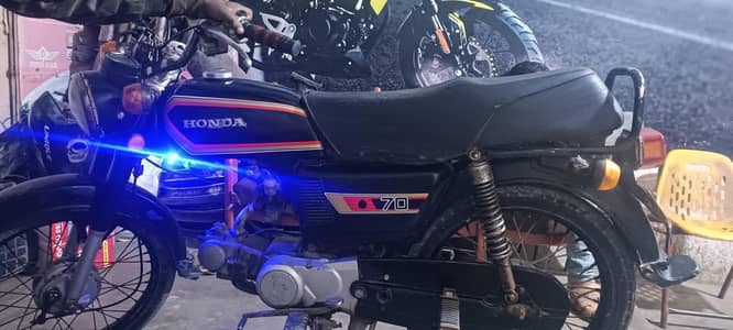 honda 70 bikul ok condition ma engine bhi ok hai