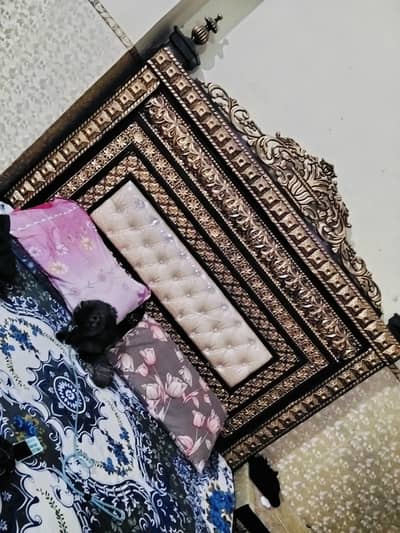 Bed dressing showcase almari