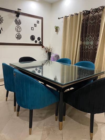 Latest dining in new condition