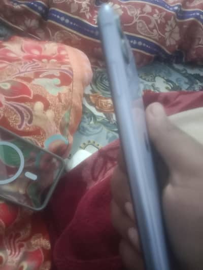 I phone 11 10by 9.5 condition